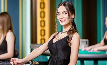 Biểu tượng cán cân công lý trên một bàn làm việc, tượng trưng cho việc giải quyết tranh chấp pháp lý một cách công bằng tại cwin login